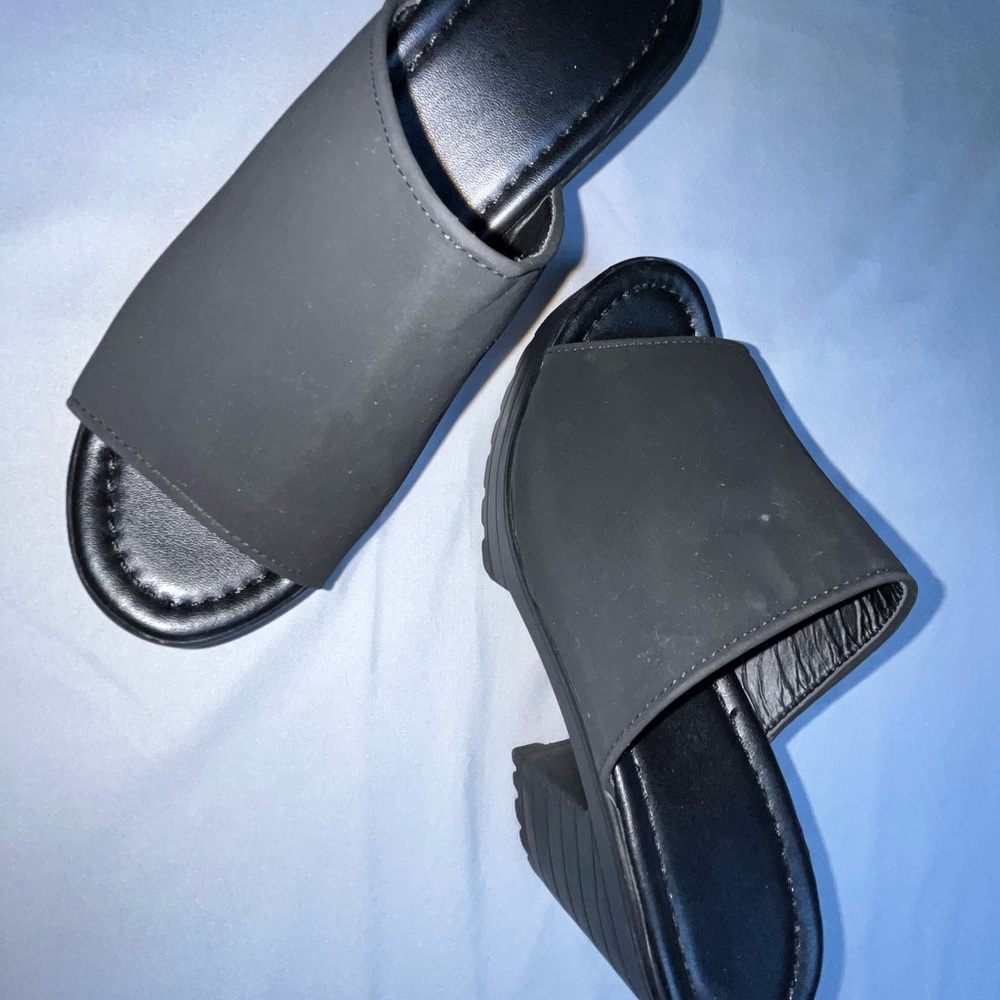 Source Unknown Black Slide Mules